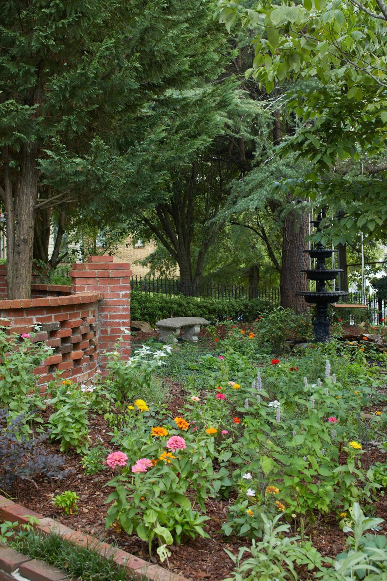 Eden Brae: Historic Southern Gothic Mansion Birmingham Exterior photo